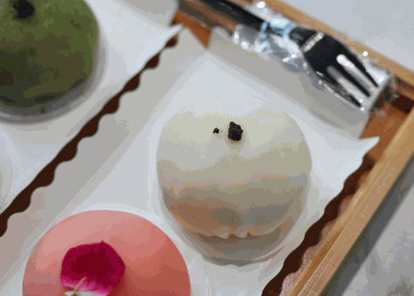 青桔和木魚糕點