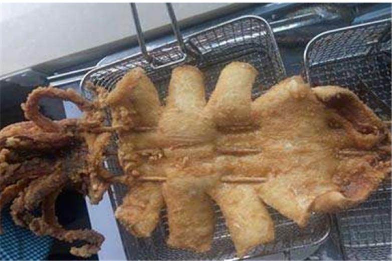 意口轟炸大魷魚