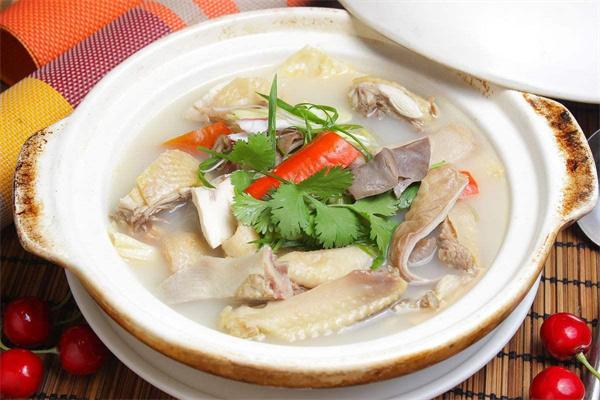 三毛石鍋鯽魚豬肚雞